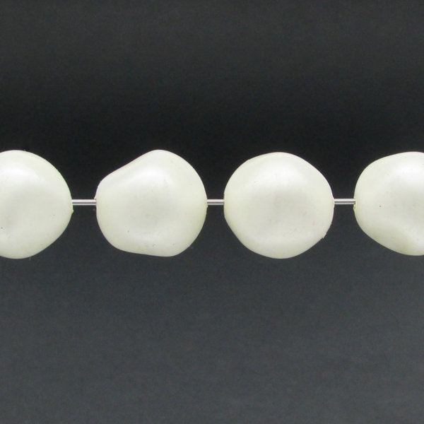 Vintage Faux Pearls, 13.5mm Baroque Round Beads (24)
